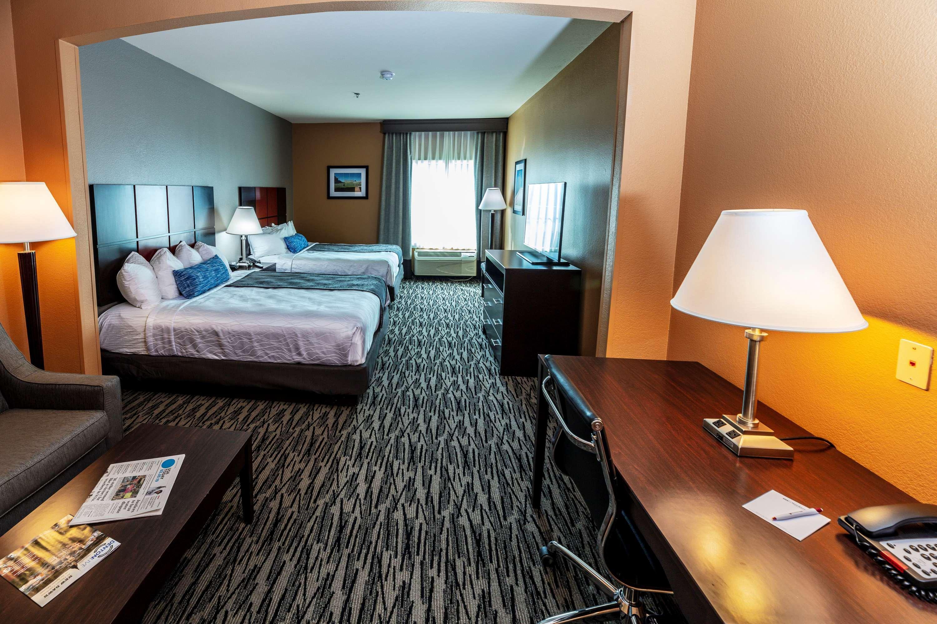 Best Western Plus Denton Inn & Suites Exteriör bild