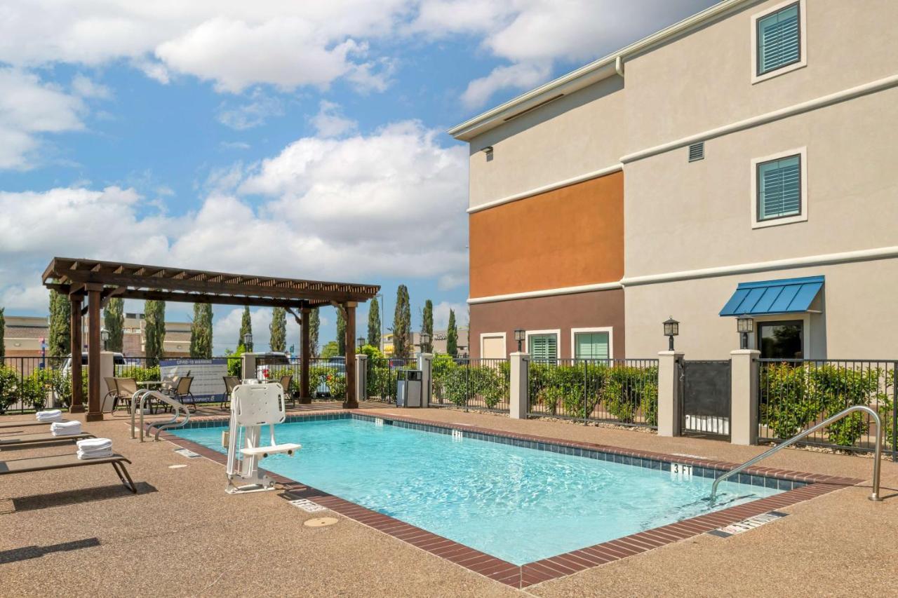 Best Western Plus Denton Inn & Suites Exteriör bild